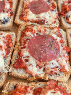 Pizza toast recept fotója