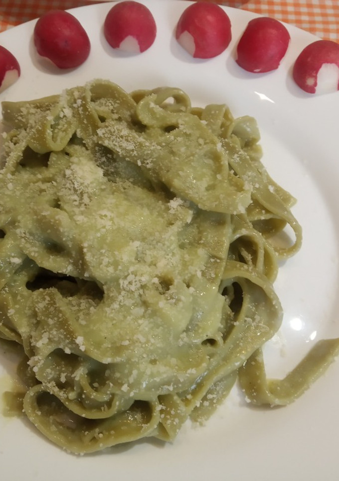 Una foto de Bechamel de calabacín sin gluten y sin lactosa con pasta