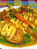หมึกไข่ผัดพริกขมิ้นใบยี่หร่า