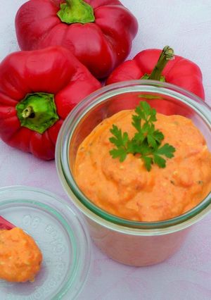 Une photo de Ktipiti, crème de poivron rouge à la feta