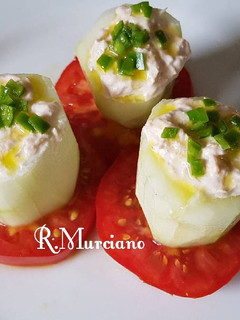 Una foto de Ensaladilla de pepino y atún y Txaka