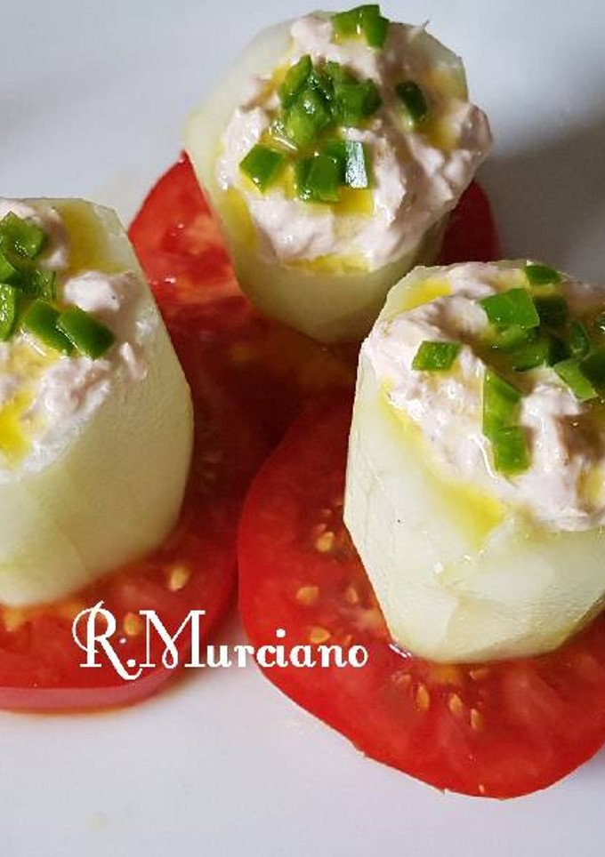 Una foto de Ensaladilla de pepino y atún y Txaka