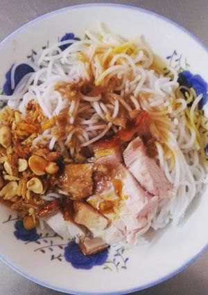 Hình của món Bún mắm thịt heo quay.