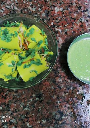 A picture of Khandvi.