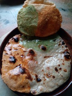 तिरंगी चपाती और पूरी (Tirangi chapati aur puri recipe in Hindi) रेसिपी मुख्य फोटो
