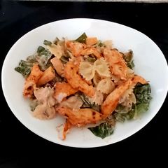 A picture of My Steamed Red Peppered Chicken & farfalle pasta Salad.