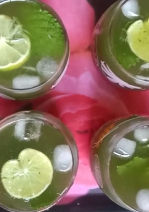 पुदीना और नींबू का शरबत (pudina aur nimbu ka sharbat recipe in Hindi) रेसिपी मुख्य फोटो