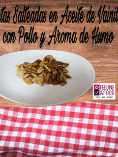 Una foto de Setas salteadas con aceite de vainilla, con pollo y aroma de humo