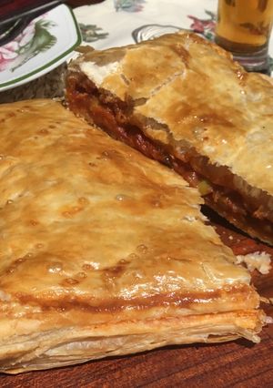 Una foto de Empanada de pisto y atún