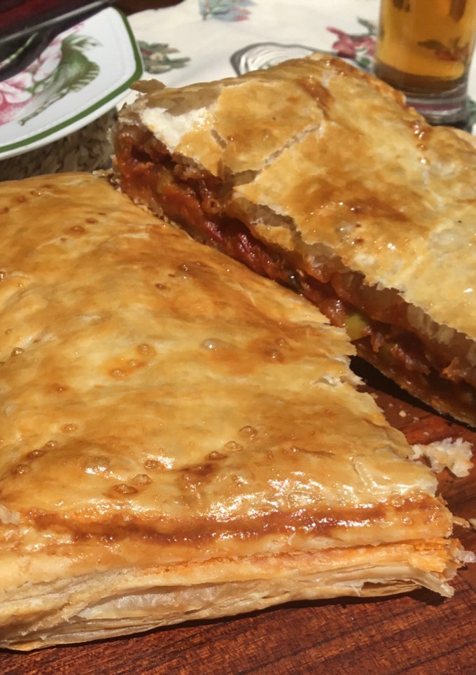 Una foto de Empanada de pisto y atún