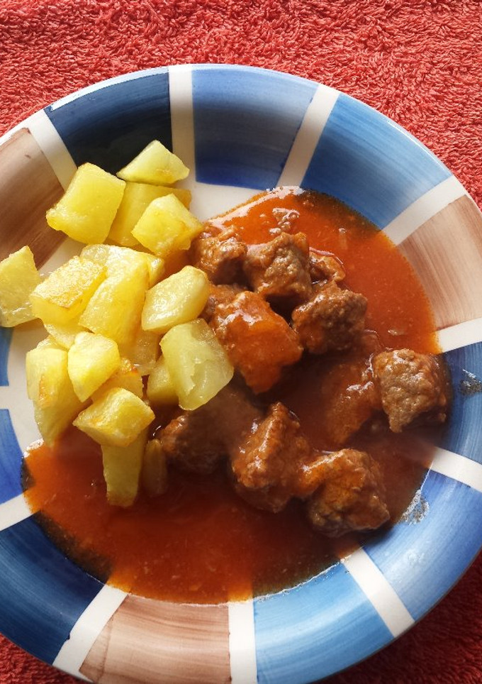 Una foto de Carne guisada con tomate