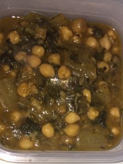 Una foto de Garbanzos refritos con acelgas rápidos