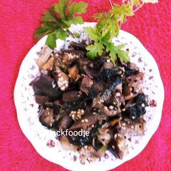 A picture of KARELE KA SAAG bitter gourd plant leaves.
