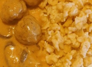 Bakonyi húsgombóc nokedlivel recept fotója