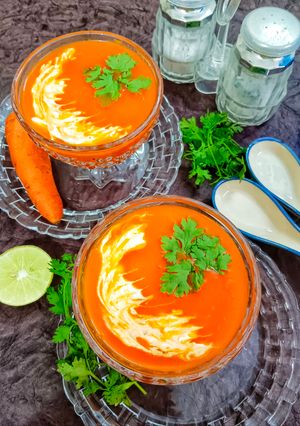 गाजर अदरक सूप (Carrot Ginger Soup recipe in Hindi) रेसिपी मुख्य फोटो
