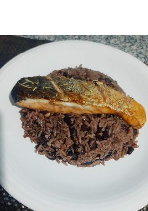 Una foto de Arroz Moro Con Salmón