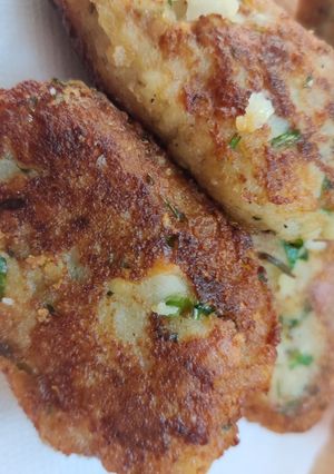 पोटैटो पनीर चीज़ पॉकेट (Potatoes paneer cheese pocket recipe in Hindi) रेसिपी मुख्य फोटो