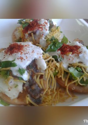 A picture of Sev and Dahi Puri.