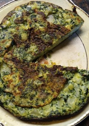 Una foto de Tortilla de papas y espinacas
