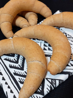 Teljes kiőrlésű kiflik recept fotója