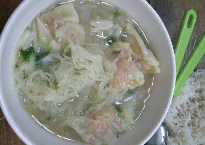 Wajib coba! Bagaimana cara memasak Pangsit kuah ayam soun  sempurna