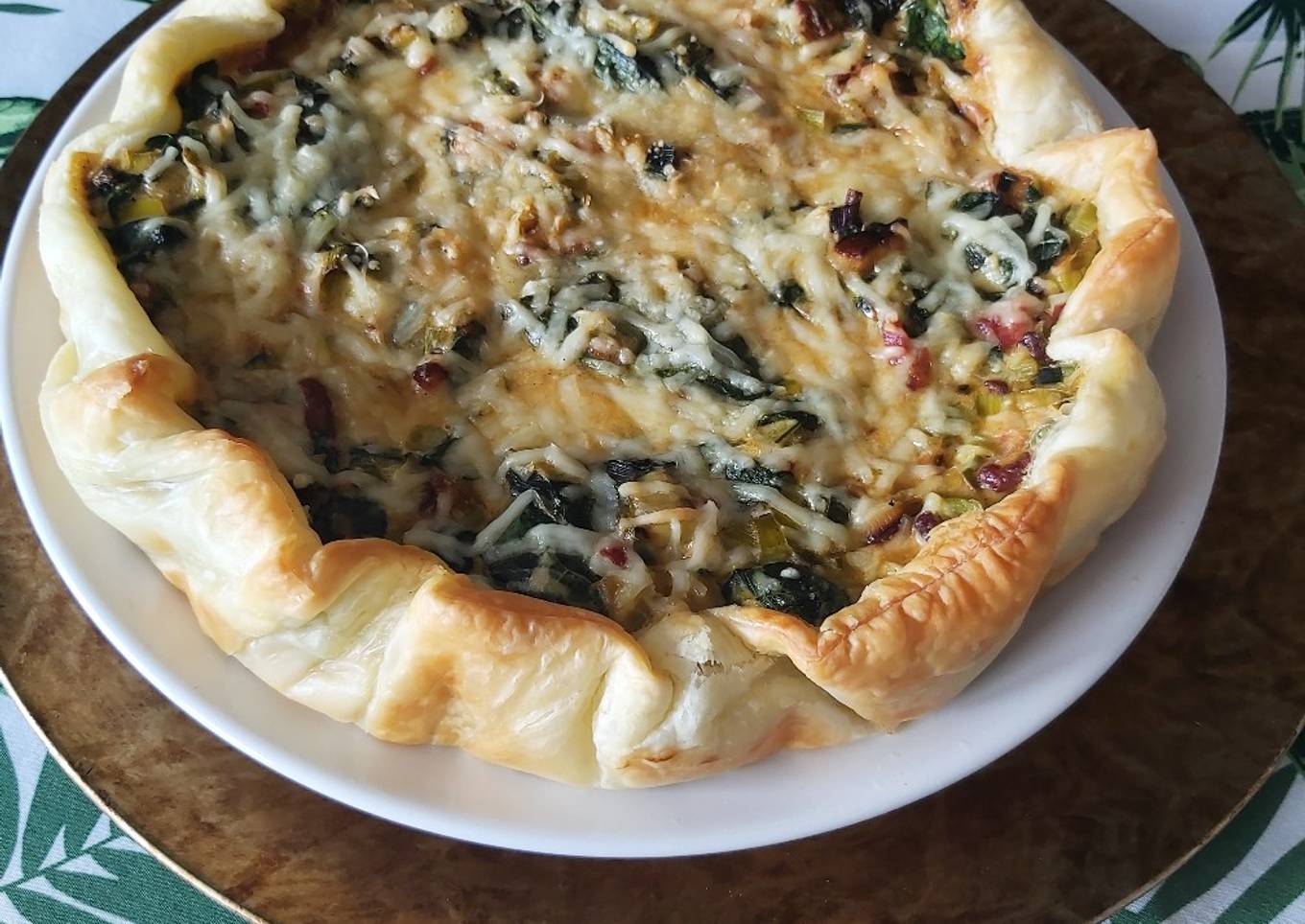 Quiche de hojaldre de puerros y espinacas