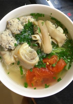 Hình của món Bún móng giò dọc mùng.