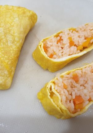 Hình của món Cơm cuộn trứng ăn sáng.