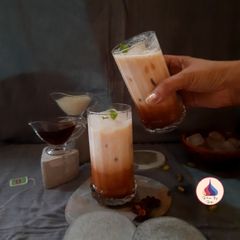 A picture of Thai Iced Tea.