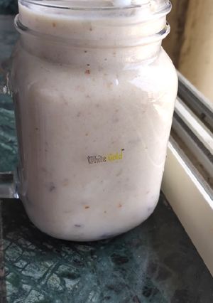 A picture of Dates and banana shake.