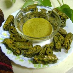 A picture of Steamed Spinach Rolls.