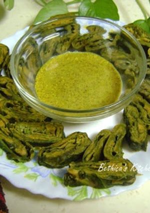 A picture of Steamed Spinach Rolls.