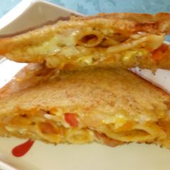 A picture of Cheese pasta sandwich.
