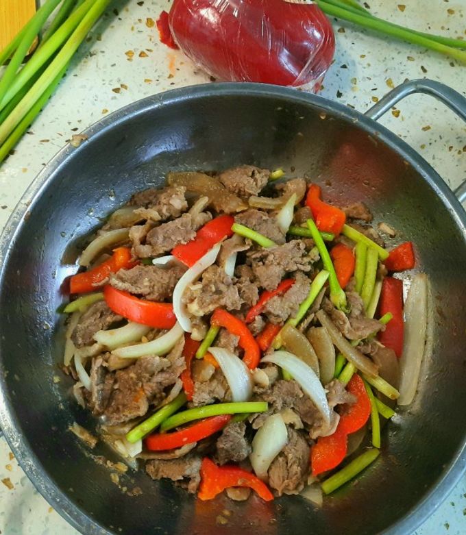 Hình của món Bê thui (bò tơ) xào hành tỏi.