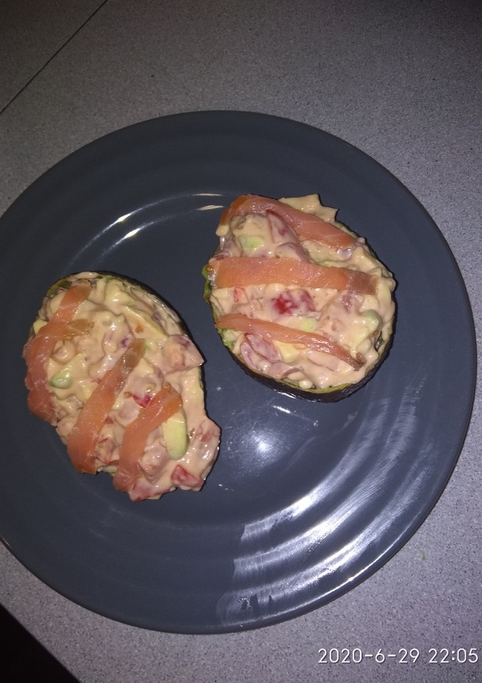 Una foto de Aguacates rellenos de salmón