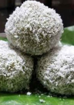 A picture of Paan coconut ladoo.