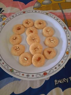 कोकोनट कुकीज (coconut cookies recipe in Hindi) रेसिपी मुख्य फोटो