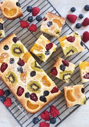 A picture of Fruit Pastry Cake.