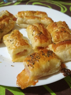 Una foto de Hojaldraditos variados