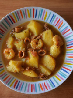 Una foto de Guiso de calamares con patatas