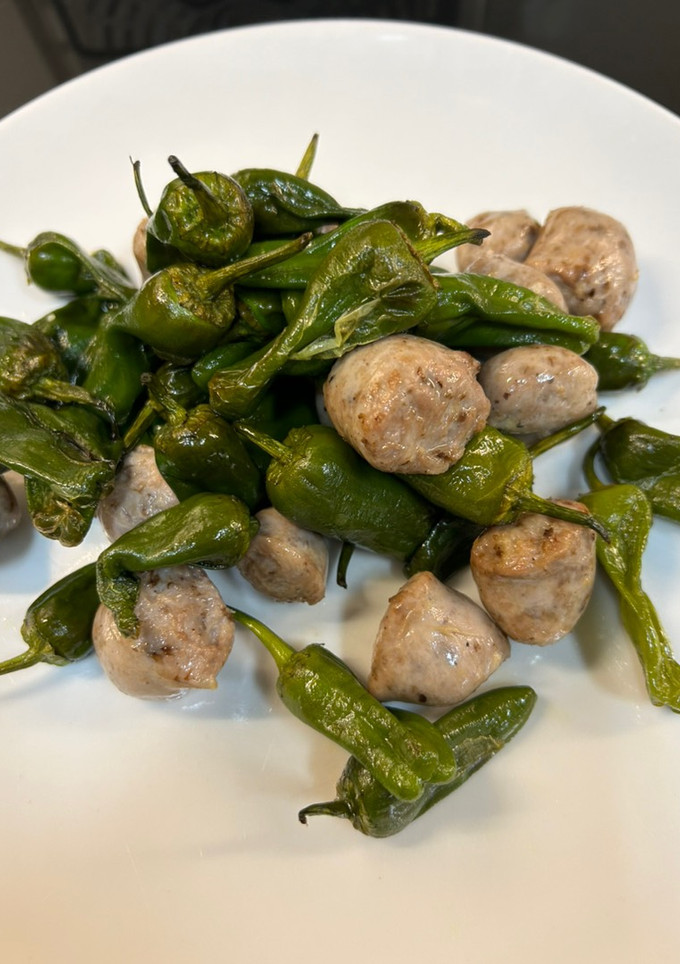 Una foto de Pimientos de Padrón con longaniza en Airfryer Cosori