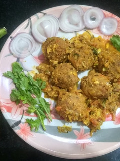 வாழைக்காய் கோப்தா கறி. (Vaazhaikai kofta curry recipe in tamil) செய்முறை முக்கிய புகைப்படம்