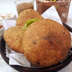 A picture of Pyaz Ki kachori.