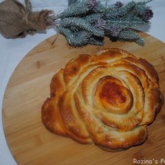 Stuffed rose shaped bread A picture of Stuffed rose shaped bread.