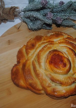 A picture of Stuffed rose shaped bread.