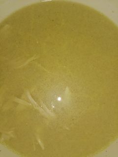 صورة لوصفة شوربة الذرة والدجاج الصينية 🌽