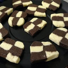 A picture of Checkered Cookies.