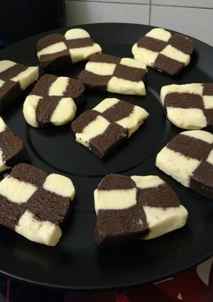 A picture of Checkered Cookies.