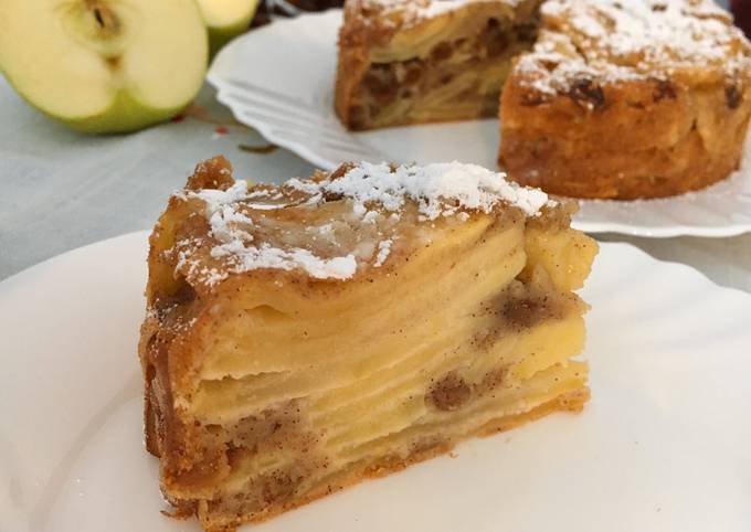Ricetta di Qualsiasi notte della settimana Torta invisibile di mele, uvetta e cannella 🍏 🍏 🍏