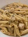 Penne con salsa Alfredo y pollo